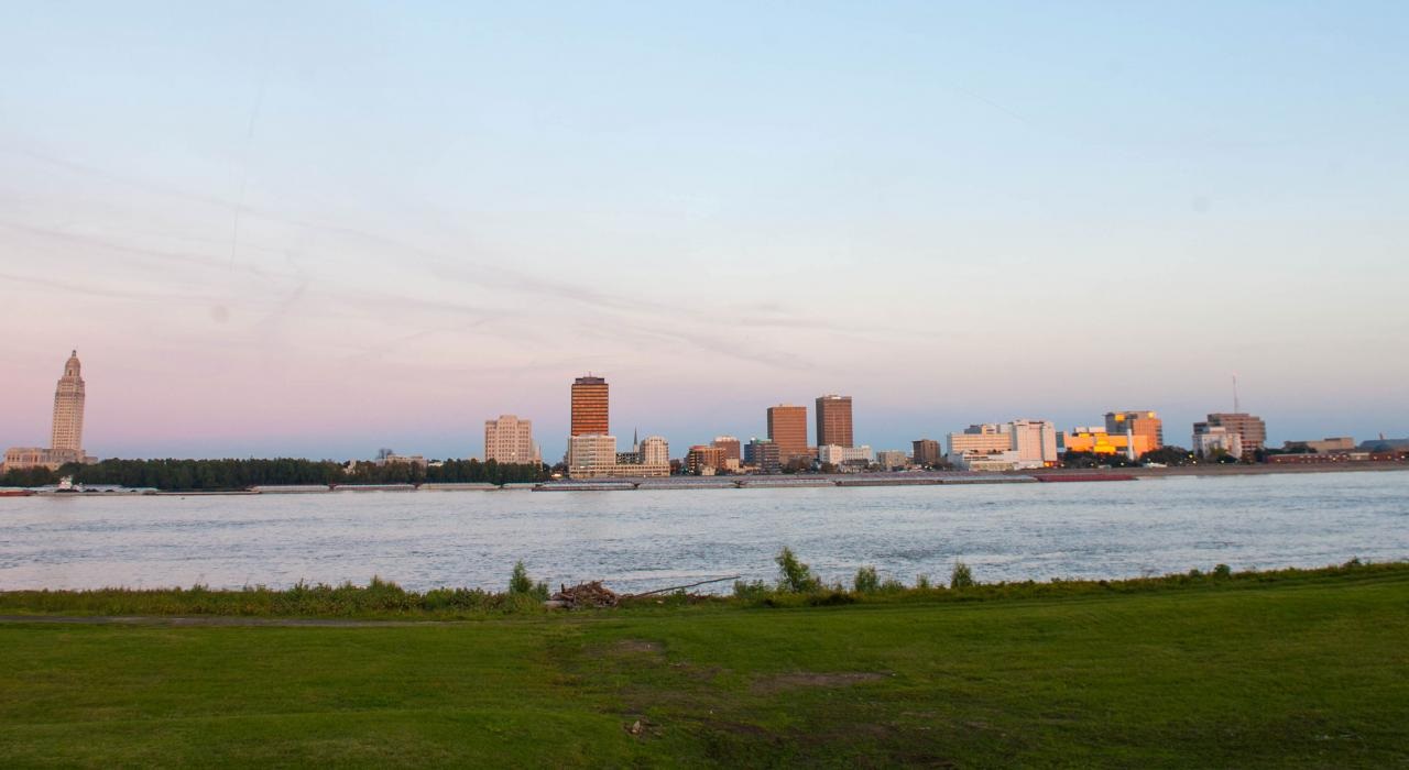 Queen Baton Rouge Elevated Casino Overlooks Mississippi River